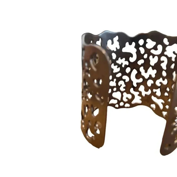 Matte silver cuff bracelet - Picture 4 of 9